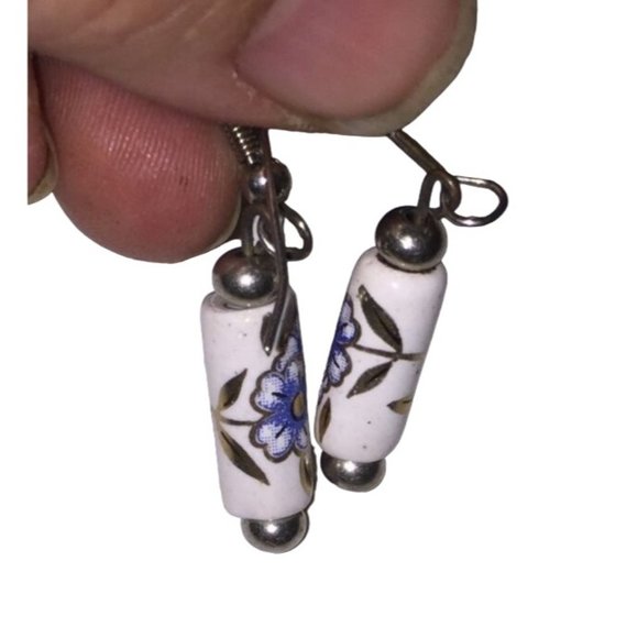 Womens Beautiful Dangly Blue, White & Silver Flower Printed Earrings - Picture 3 of 3